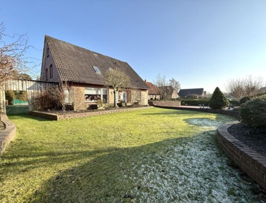 Bezugsfreies großzügiges Mehrgenerationshaus mit Naturteich und Garagen in Dietrichsfeld!