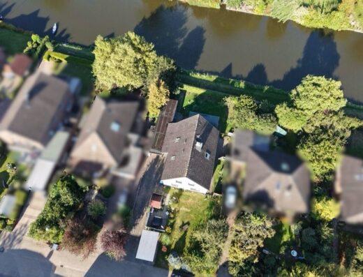 Vermietetes Zweifamilienhaus direkt am Wasser in Berne!