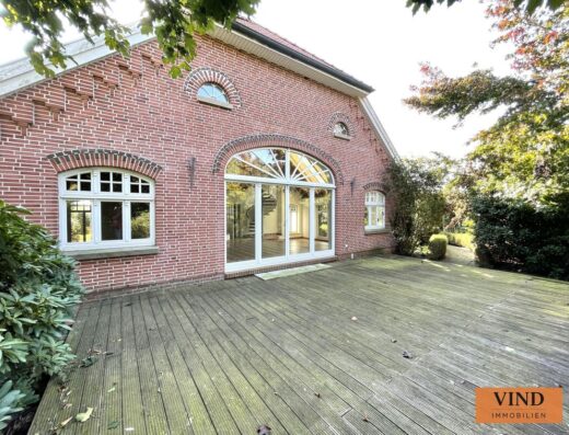 Arbeiten und Wohnen auf einem Grundstück Gewerbehalle mit Wohnhaus und großem Grundstück!